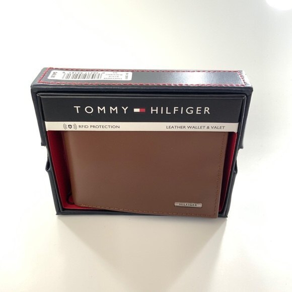 Tommy Hilfiger Premium Leather Wallet & Valet - Picture 9 of 11